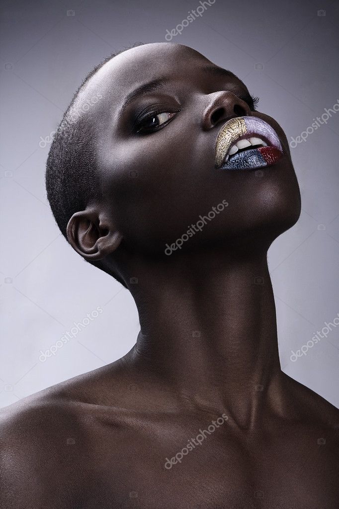 black woman with a long neck Stock Photo - Alamy
