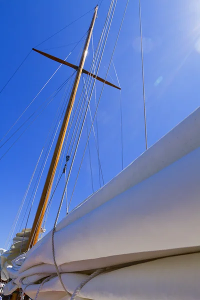 Kilátás nyílik a privát vitorlás yacht. — Stock Fotó