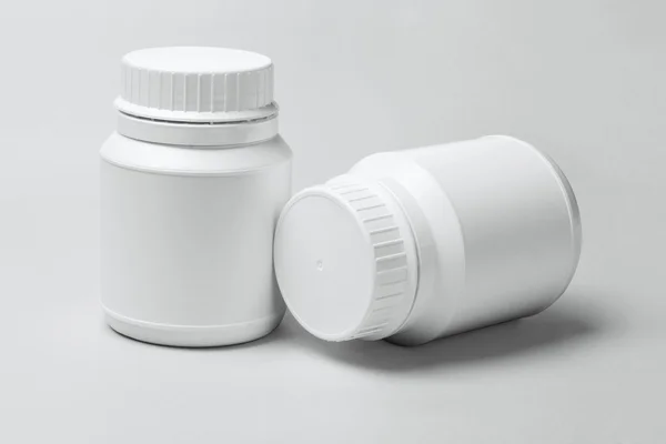 Dois recipientes de plástico branco — Fotografia de Stock