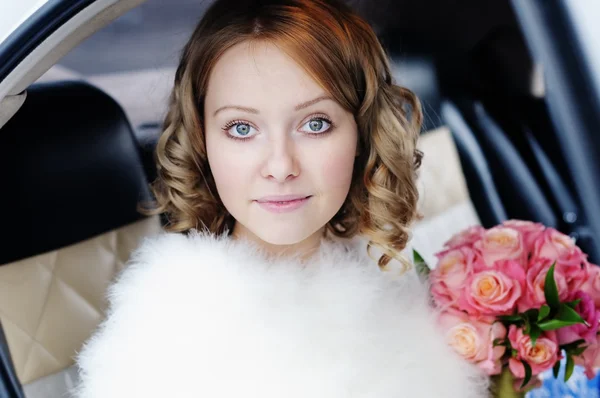 Gyönyörű fiatal menyasszony — Stock Fotó