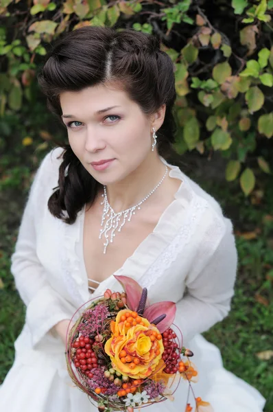 Mooie jonge bruid — Stockfoto