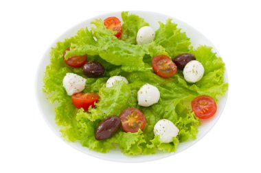 plaka üzerinde peynir mozzarella salatası