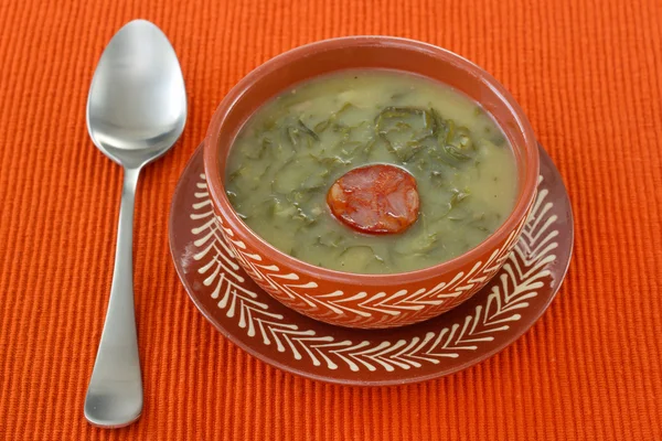 Sup dengan sosis di mangkuk — Stok Foto