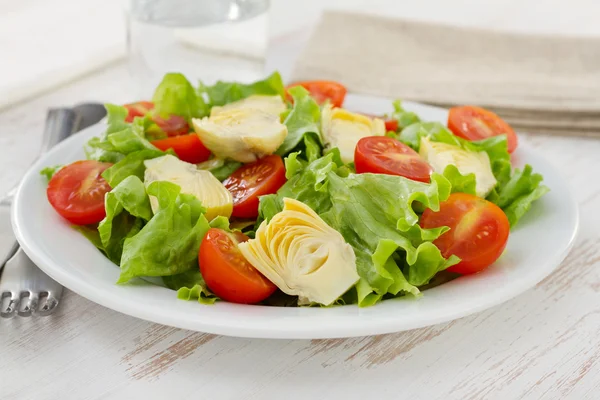 Salad with artichoke on the white plate — Stock Photo, Image
