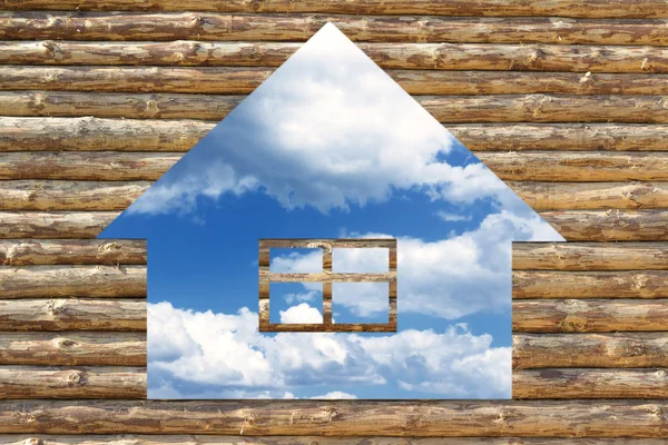 Иконка деревянного дома на фоне голубого неба — стоковое фото