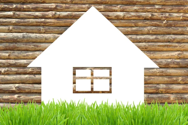 Деревянный эко-дом икона и зеленая трава — стоковое фото