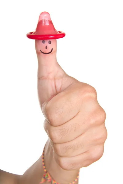Close-up de preservativo no polegar sorridente, isolado em branco — Fotografia de Stock