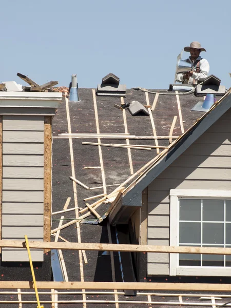 Reparações no telhado — Fotografia de Stock