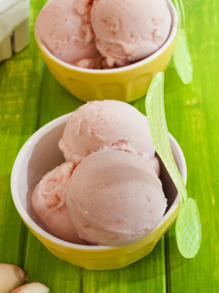 桃意式冰淇淋 — 图库照片
