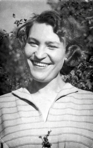 Щаслива ретро дівчина з 1955 року — стокове фото