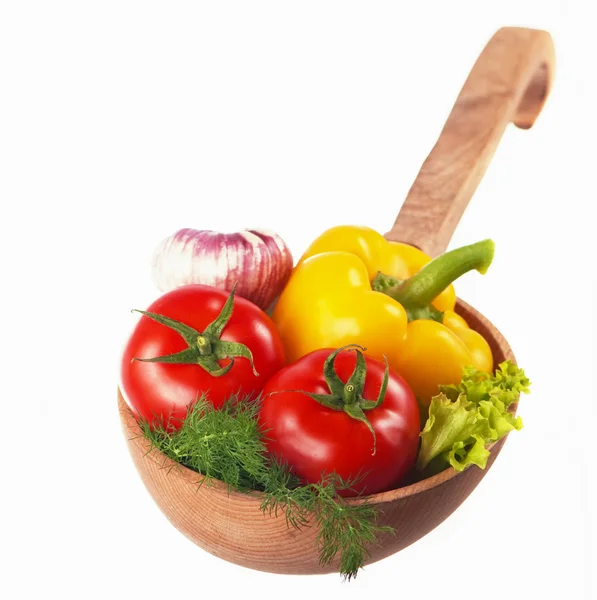 Frisches Gemüse mit grünen Blättern — Stockfoto