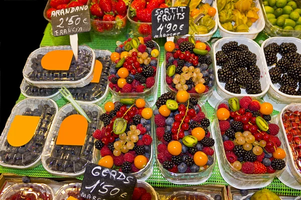 Mercado de frutas (La Boquería, famoso mercado de Barcelona ) — Foto de Stock
