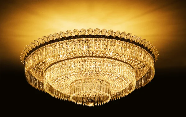 Chandelier hanging under a ceiling in a palace — Stock Photo, Image