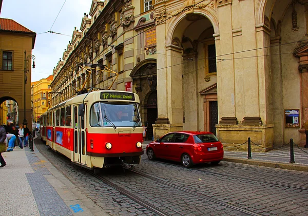 Прага красный трамвай подробно, Чешская Республика — стоковое фото