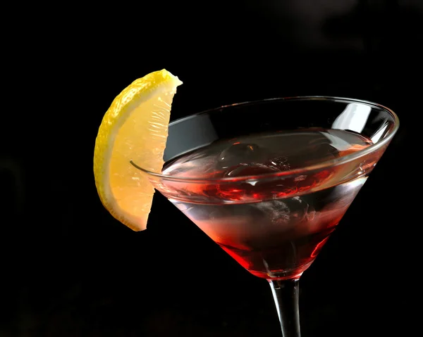 Czerwonym martini na lodzie — Zdjęcie stockowe