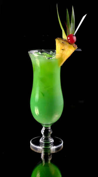 Зелений коктейль з ананасом — стокове фото
