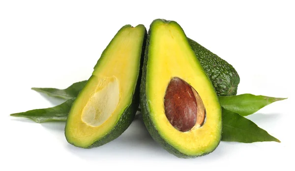 Maturo affettato avocado isolato — Foto Stock