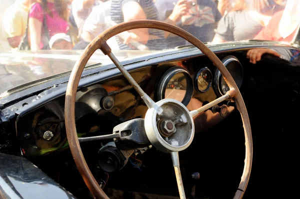 古代の車の計器パネル — ストック写真