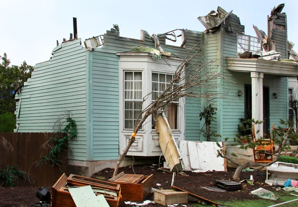 Maison endommagée par la catastrophe Photos De Stock Libres De Droits