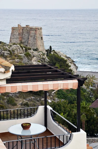 Terrasse mit Blick auf das Meer im Mittelmeer, Spanien — Stockfoto