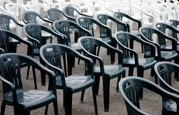 Filas de silla de plástico listo para un espectáculo —  Fotos de Stock