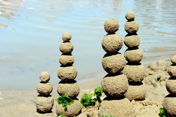 Bolas de areia na praia, conceito de equilíbrio — Fotografia de Stock
