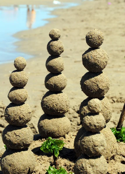 Kulki piasku na plaży, koncepcja równowagi — Zdjęcie stockowe