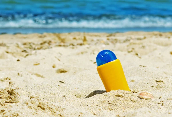 stock image Suntan cream and shell