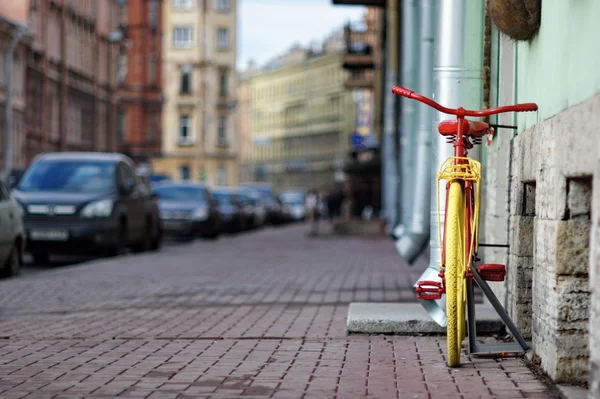 Bicicleta amarela — Fotografia de Stock