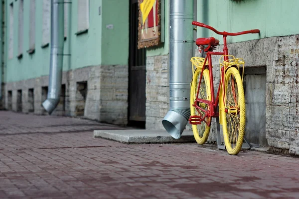 Bicicleta amarela — Fotografia de Stock