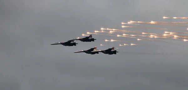 MiG-29 caccia lancia un missile — Foto Stock
