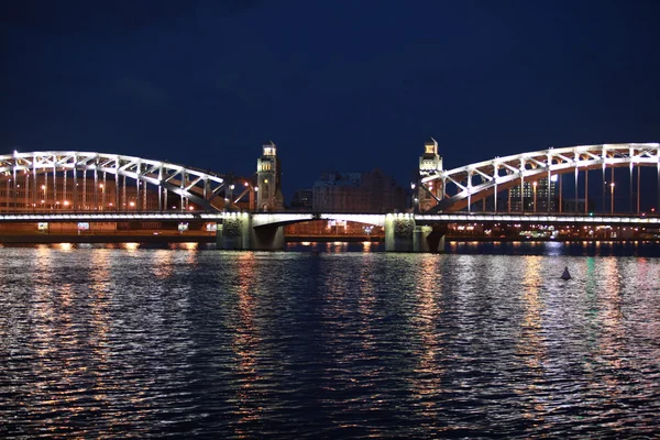 Zugbrücke bei Nacht — Stockfoto