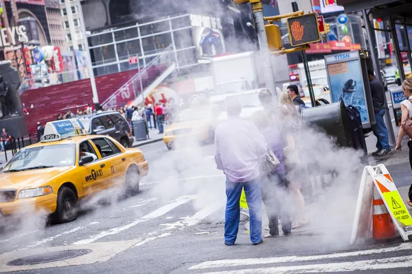 Humo de una alcantarilla de Nueva York — Foto de Stock