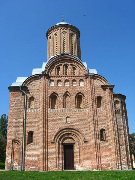 Piękny kościół prawosławny — Zdjęcie stockowe