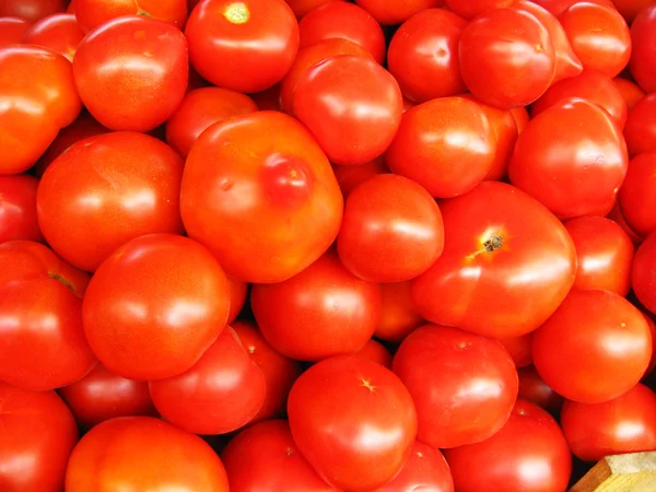 Фон из красных спелых помидоров — стоковое фото