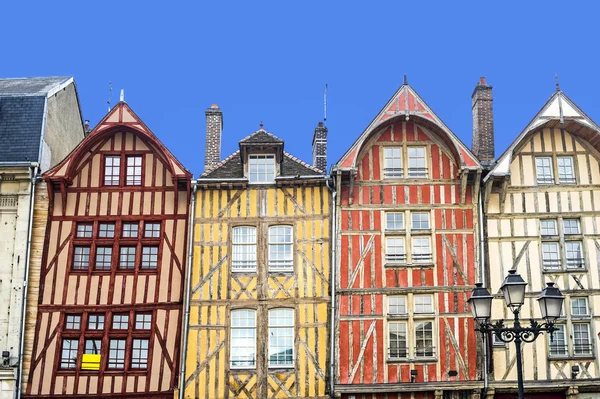 Troyes, casas coloridas de meia-madeira — Fotografia de Stock