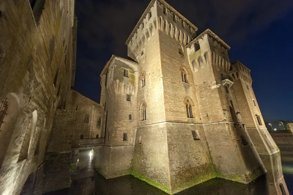 Mantua, het kasteel per nacht — Stockfoto