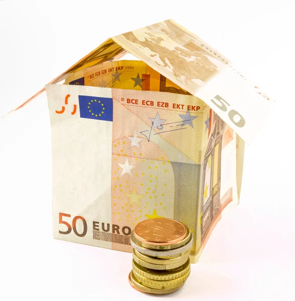 Geld huis met munten — Stockfoto