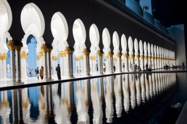 Birleşik Arap Emirlikleri'gece zaman Şeyh zayed Camisi