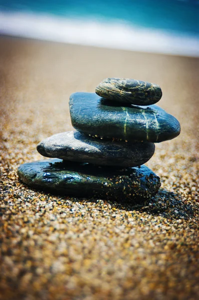 Steine einfach wegwerfen — Stockfoto