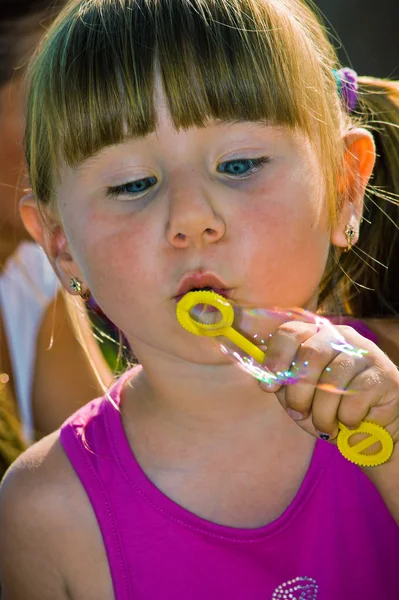 Girl and soap bubbles — Stock Photo, Image