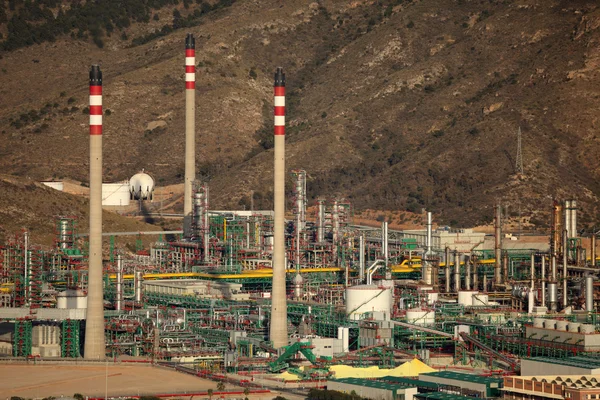 Komplex einer Ölraffinerie in Spanien — Stockfoto