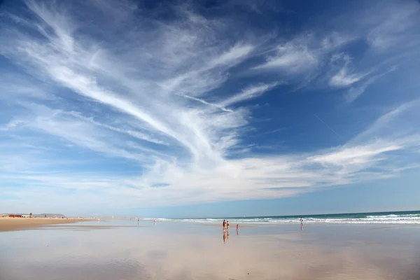 Praia oceânica atlântica em Conil de la Frontera, Andaluzia Espanha — Fotografia de Stock