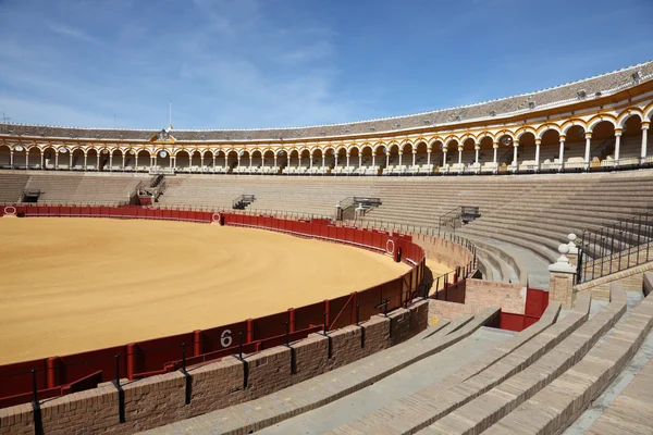 Stierengevecht arena (plaza de toros) in Sevilla, Andalusie Spanje — Stok fotoğraf