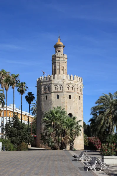 Torre del oro (İngilizce: "altın kule") Seville, İspanya — Stok fotoğraf