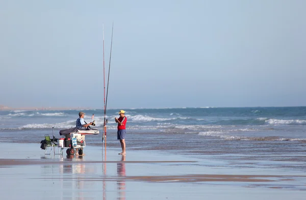 Pescatori sulla spiaggia di Conil de la Frontera, Andalusia Spagna — Foto Stock