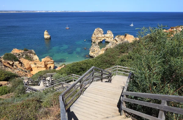 Escaliers menant à la plage de la côte de l'Algarve, Lagos Portugal — Photo