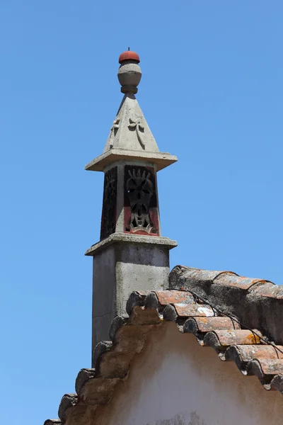 Uma chaminé tradicional portuguesa. Lagos, Algarve Portugal — Fotografia de Stock