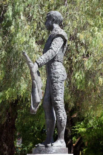 Estátua de Curro Romero - um famoso torero de Sevilha, Espanha — Fotografia de Stock