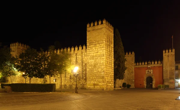 O Alcazar de Sevilha à noite. Andaluzia Espanha — Fotografia de Stock